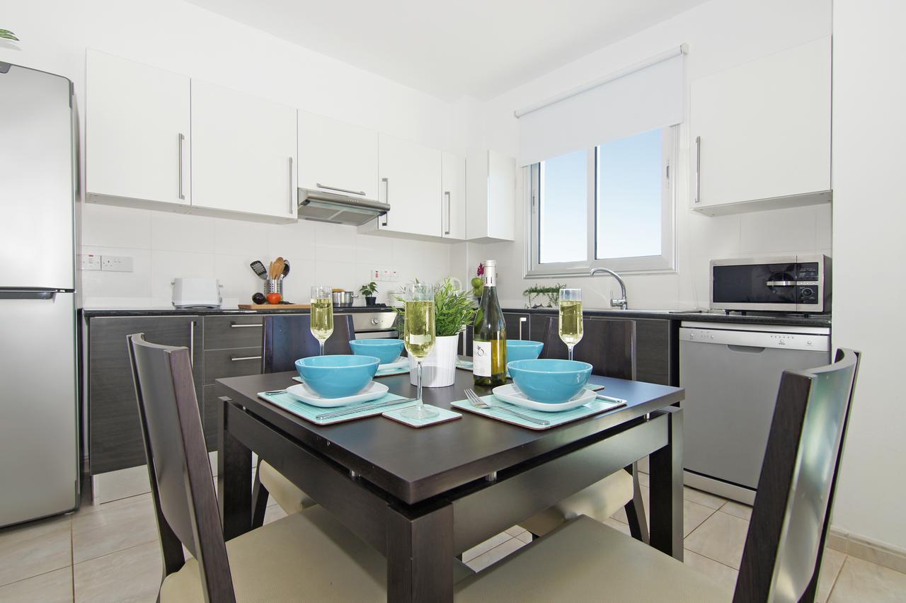 Amber - Coralli Beachfront Apartment Protaras Dış mekan fotoğraf