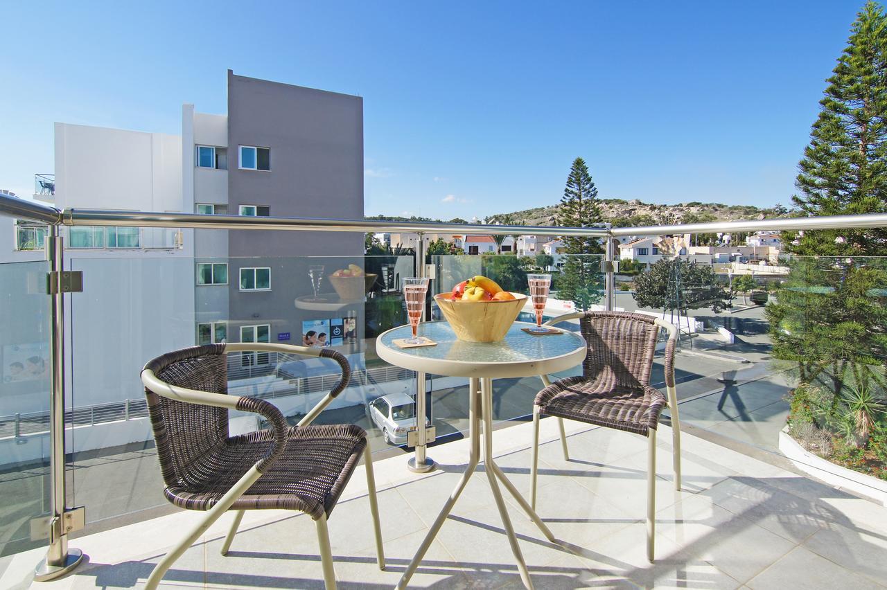 Amber - Coralli Beachfront Apartment Protaras Dış mekan fotoğraf